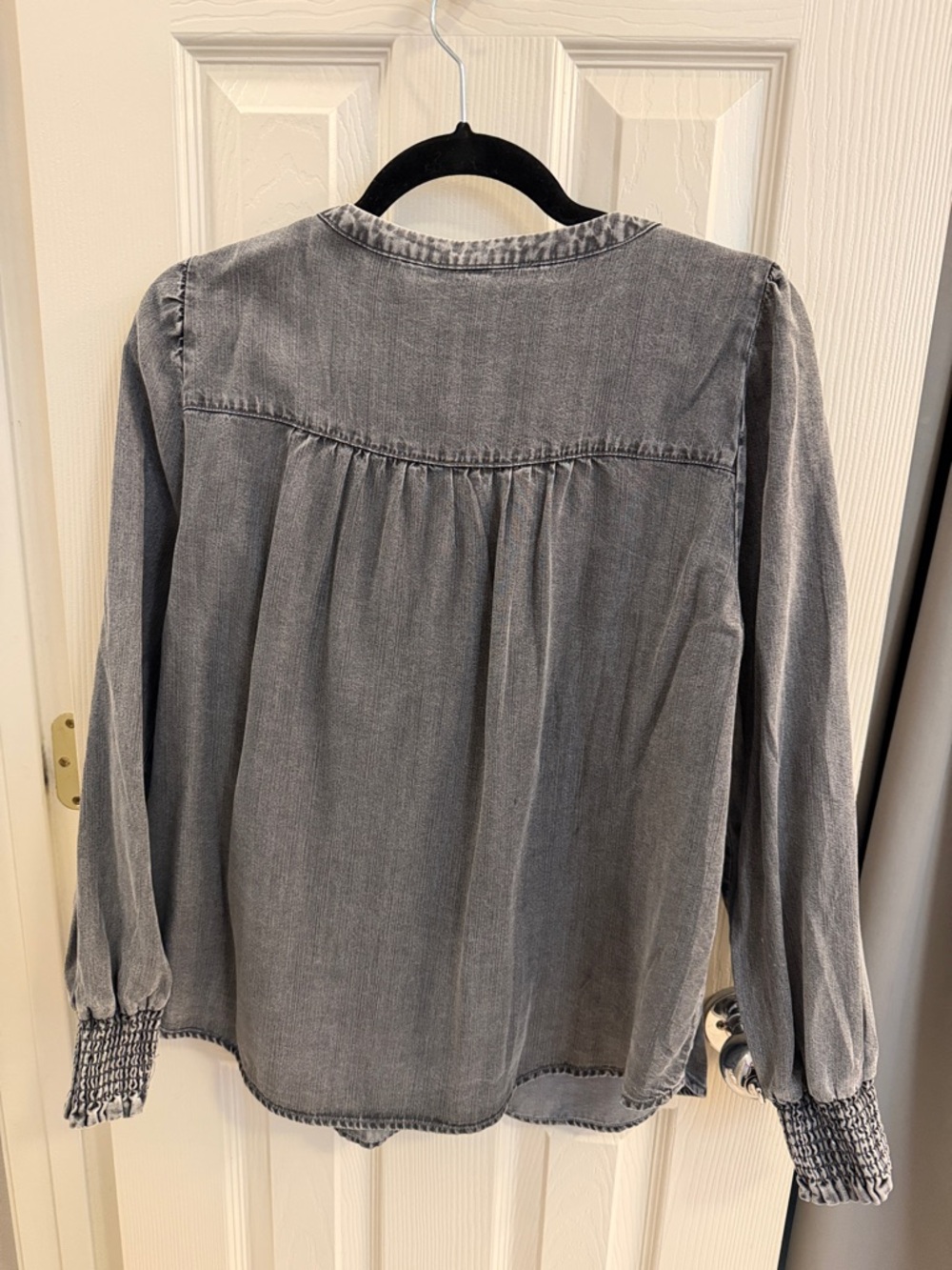 Jane and Delancey Washed Gray Button-Front Women's Top - Picture 4 of 4
